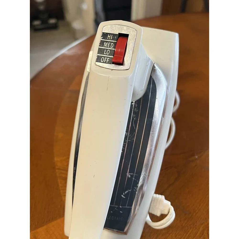 Vintage GE General‎ Electric Ivory Hand Mixer 30M47 Handheld Kitchen